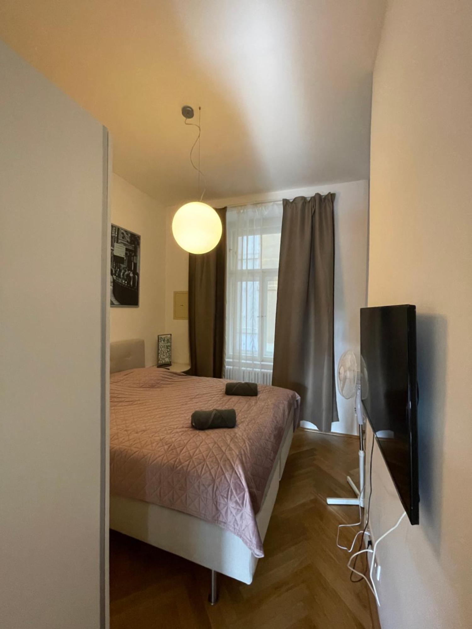 River View Manes Apartmán *